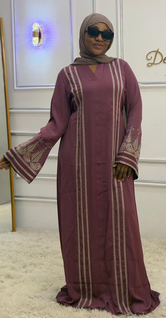 Doguwar Abayan mata Mai kyau da inganci ga suaki